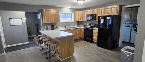 Refrigerador, microondas, horno, placa de cocina