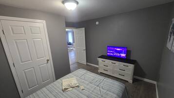 3 bedrooms, iron/ironing board, WiFi, bed sheets