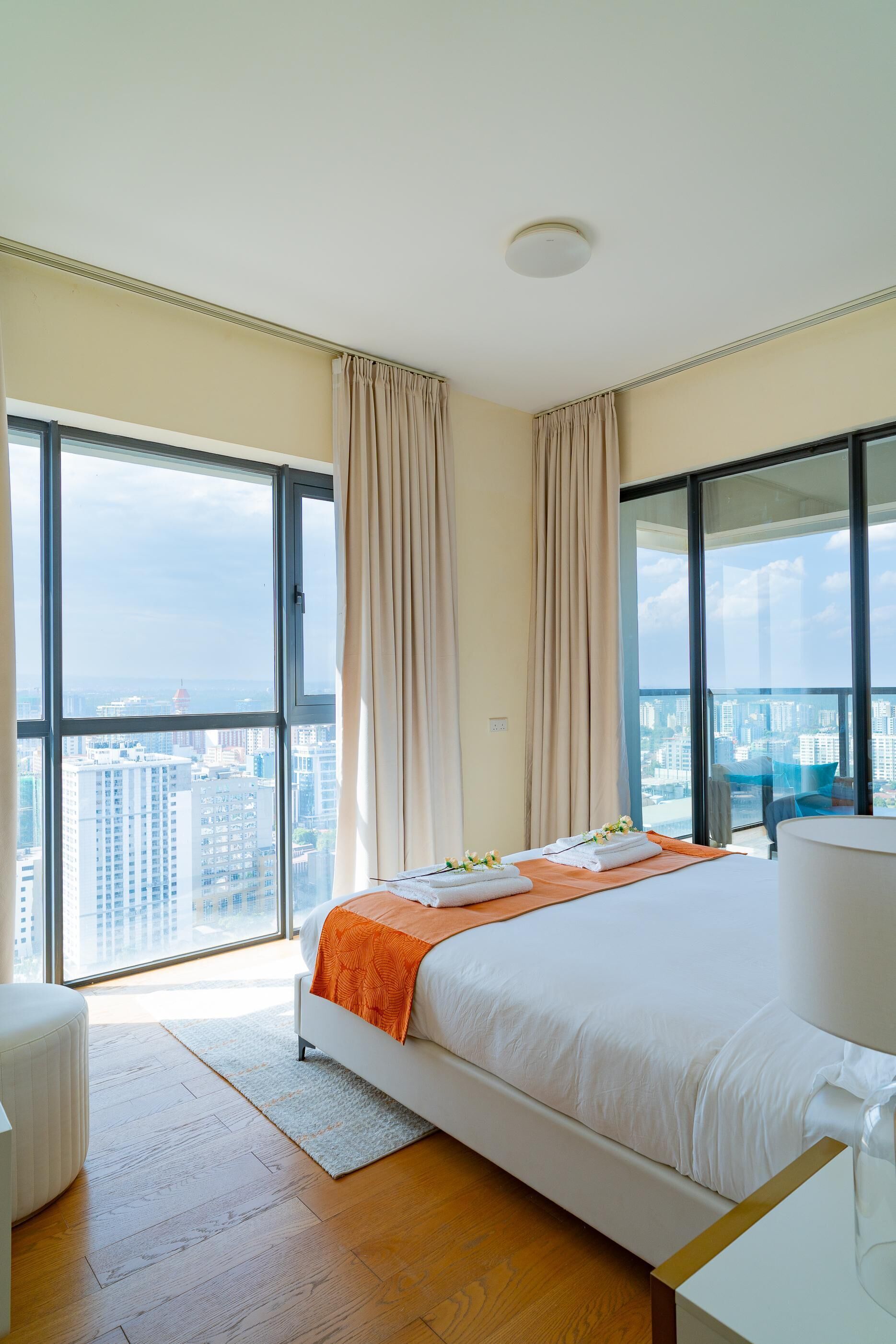 2 quartos, ferros/tábuas de passar roupa, Wi-Fi, roupa de cama