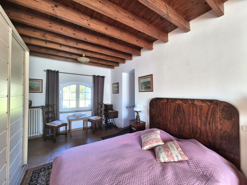 Spacious Family Home Near the Sea