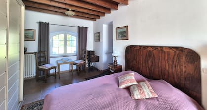 Spacious Family Home Near the Sea