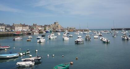 Spacious Family Home Near the Sea