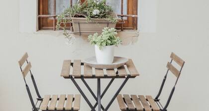 Holiday Home 'La Cocca Home' with Shared Garden and Wi-Fi