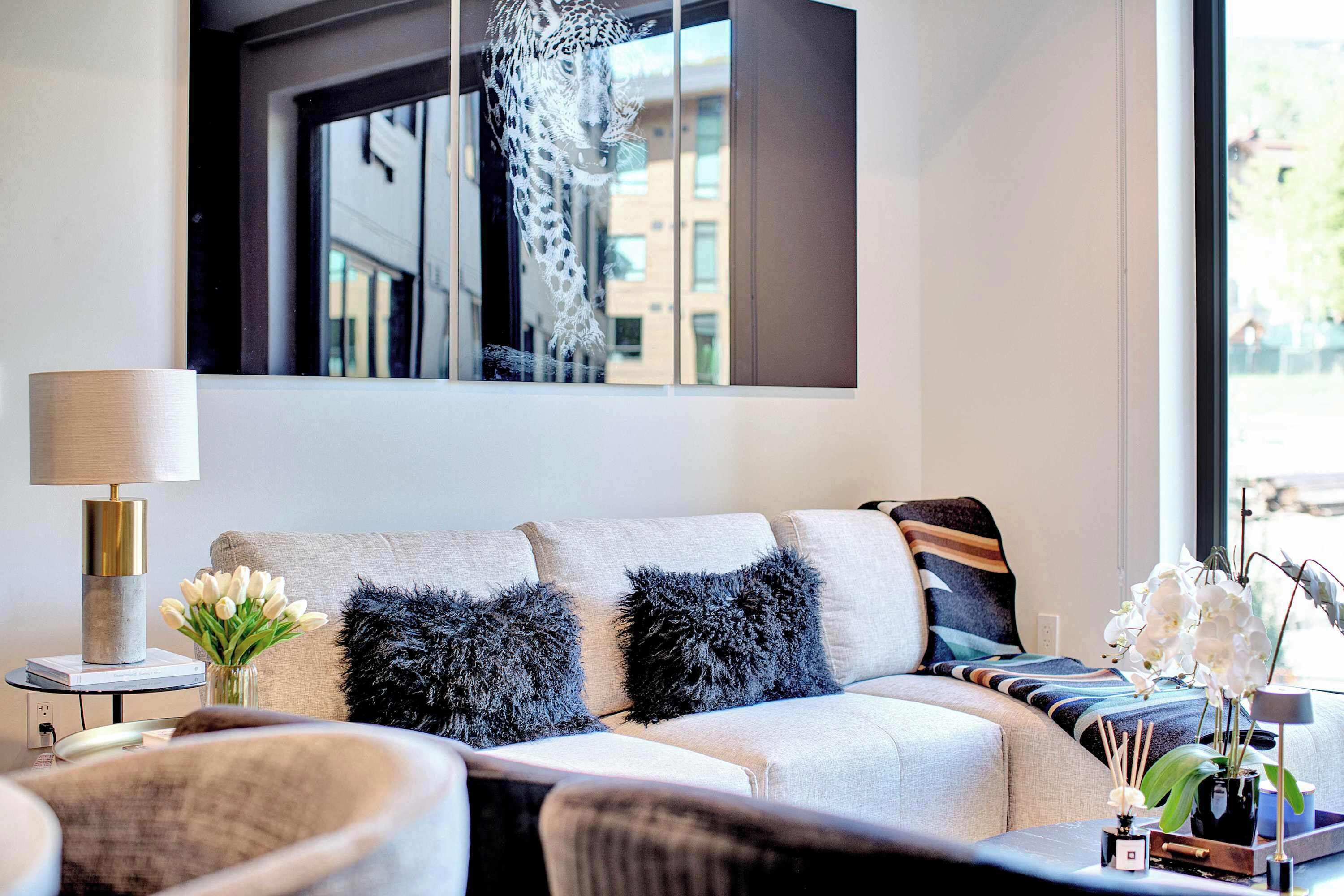 Televisión y chimenea 