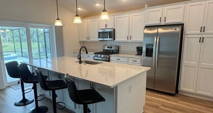 3/3 house in The Villages with pool/hot tub on pond/preserve