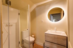 Hair dryer, towels, toilet paper