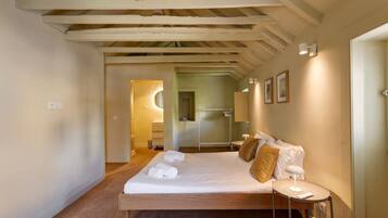 1 bedroom, iron/ironing board, travel crib, WiFi