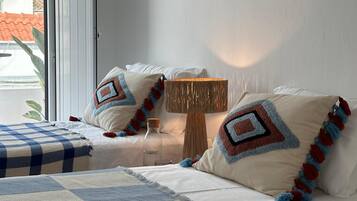 2 bedrooms, iron/ironing board, internet, bed sheets