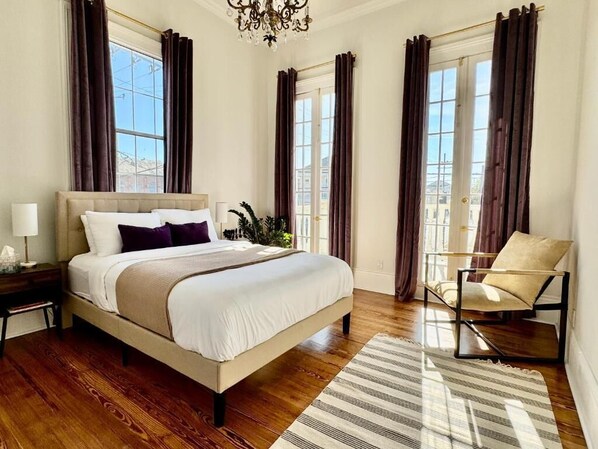 Desk, iron/ironing board, travel crib, free WiFi - Elegant Garden District 4 Bedroom Home in New Orleans (New Orleans)