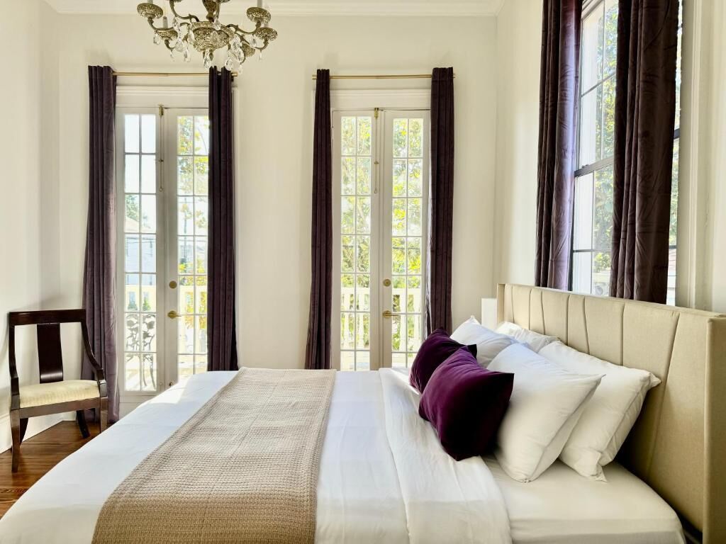 4 bedrooms, desk, iron/ironing board, travel crib