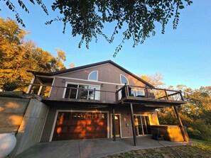 Exterior - Trophy Ridge Lodge - 4 bed/3 bath- outdoor hot tub- Game room (Lynxville)