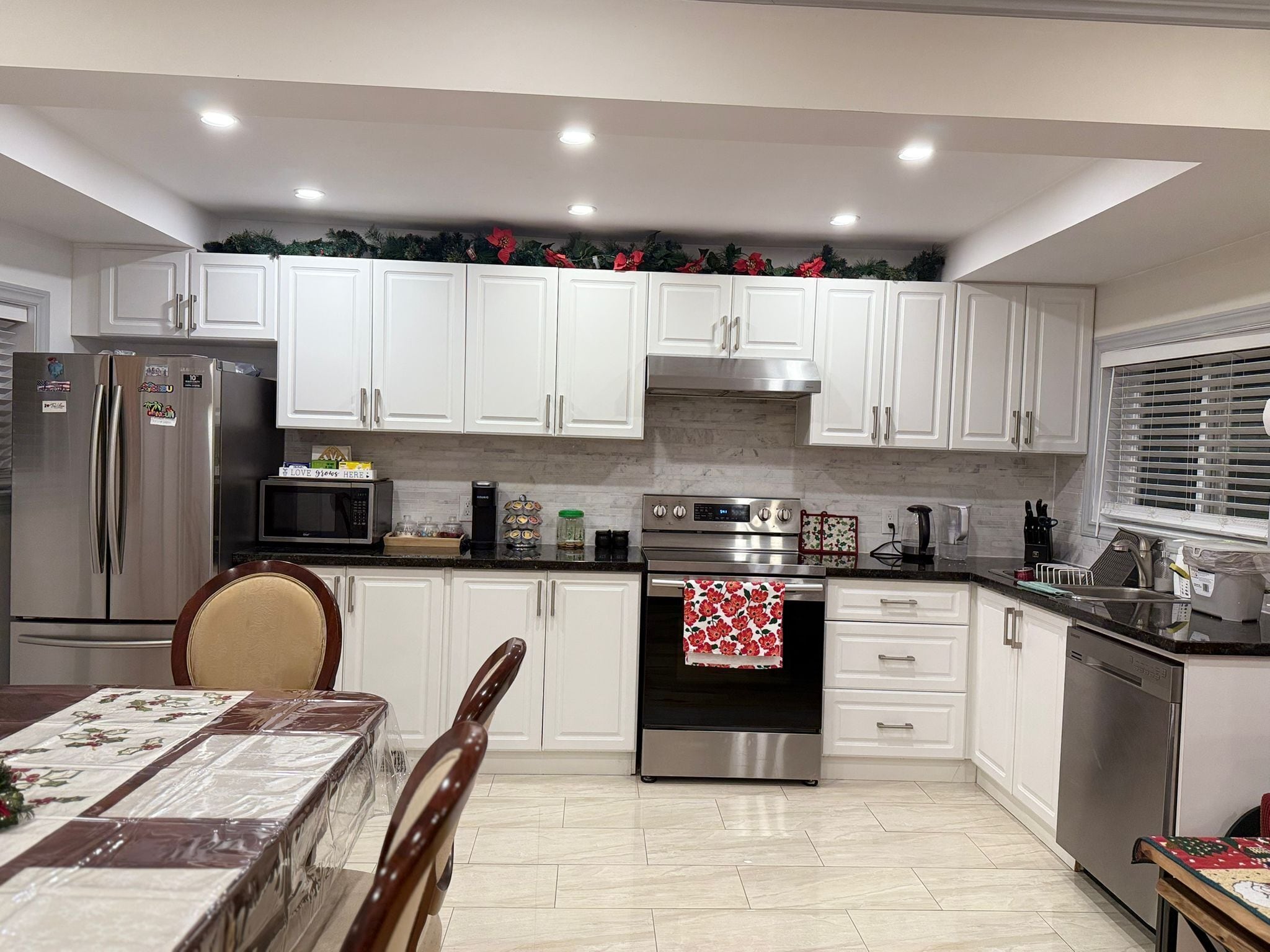 Køleskab, mikrobølgeovn, ovn, kogeplade