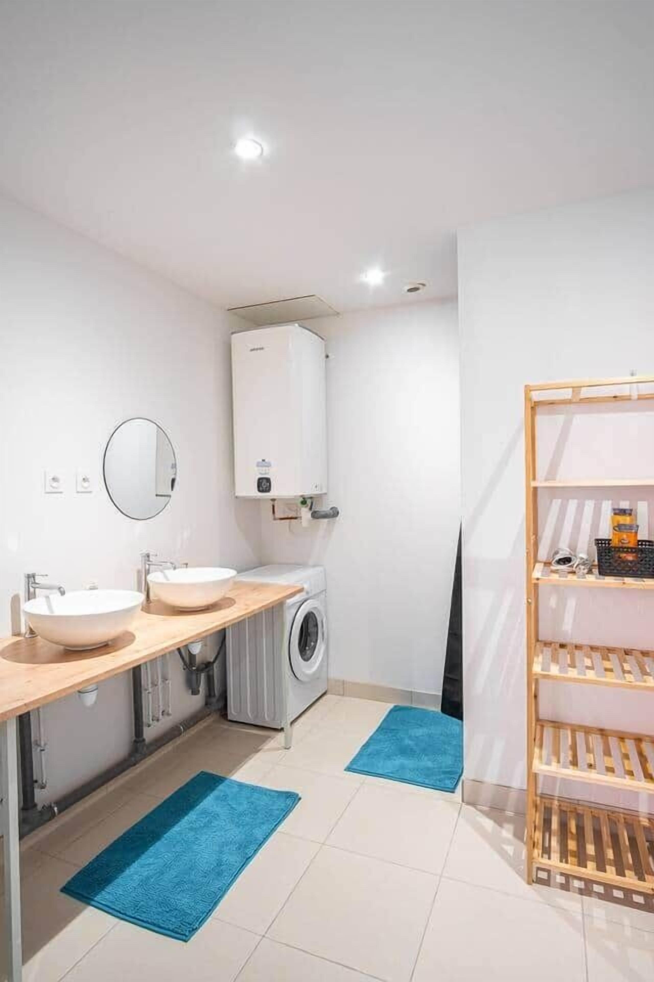 Articles de toilette écologiques, sèche-cheveux, serviettes fournies