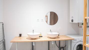 Amenidades de baño ecológicas, secadora de cabello, toallas, jabón