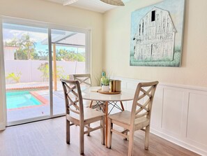Dining - Modern Oasis with Pool + Putting Green (Pinellas Park)