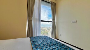 3 slaapkamers, een strijkplank/strijkijzer, wifi, beddengoed