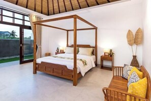 Cribs/infant beds