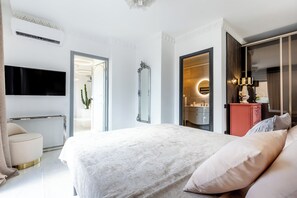 4 bedrooms, iron/ironing board, free WiFi