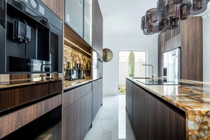 Fridge, microwave, oven, dishwasher - New and Luxurious Villa Los Olivos (Adeje)