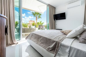 4 bedrooms, iron/ironing board, free WiFi - New and Luxurious Villa Los Olivos  (Adeje)