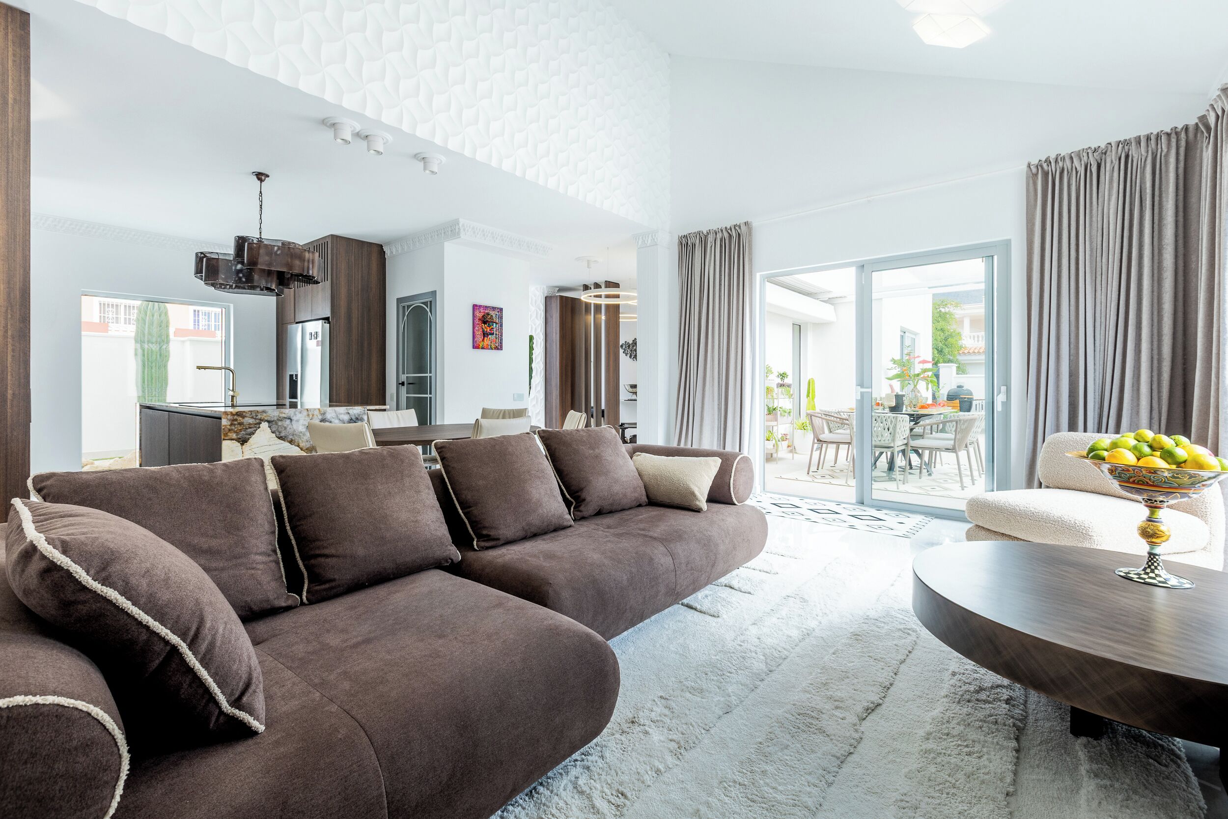 Een smart-tv en een stereo