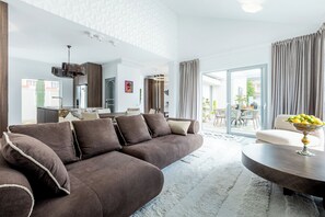 Een smart-tv en een stereo