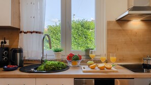 Kühlschrank, Mikrowelle, Ofen, Geschirrspüler