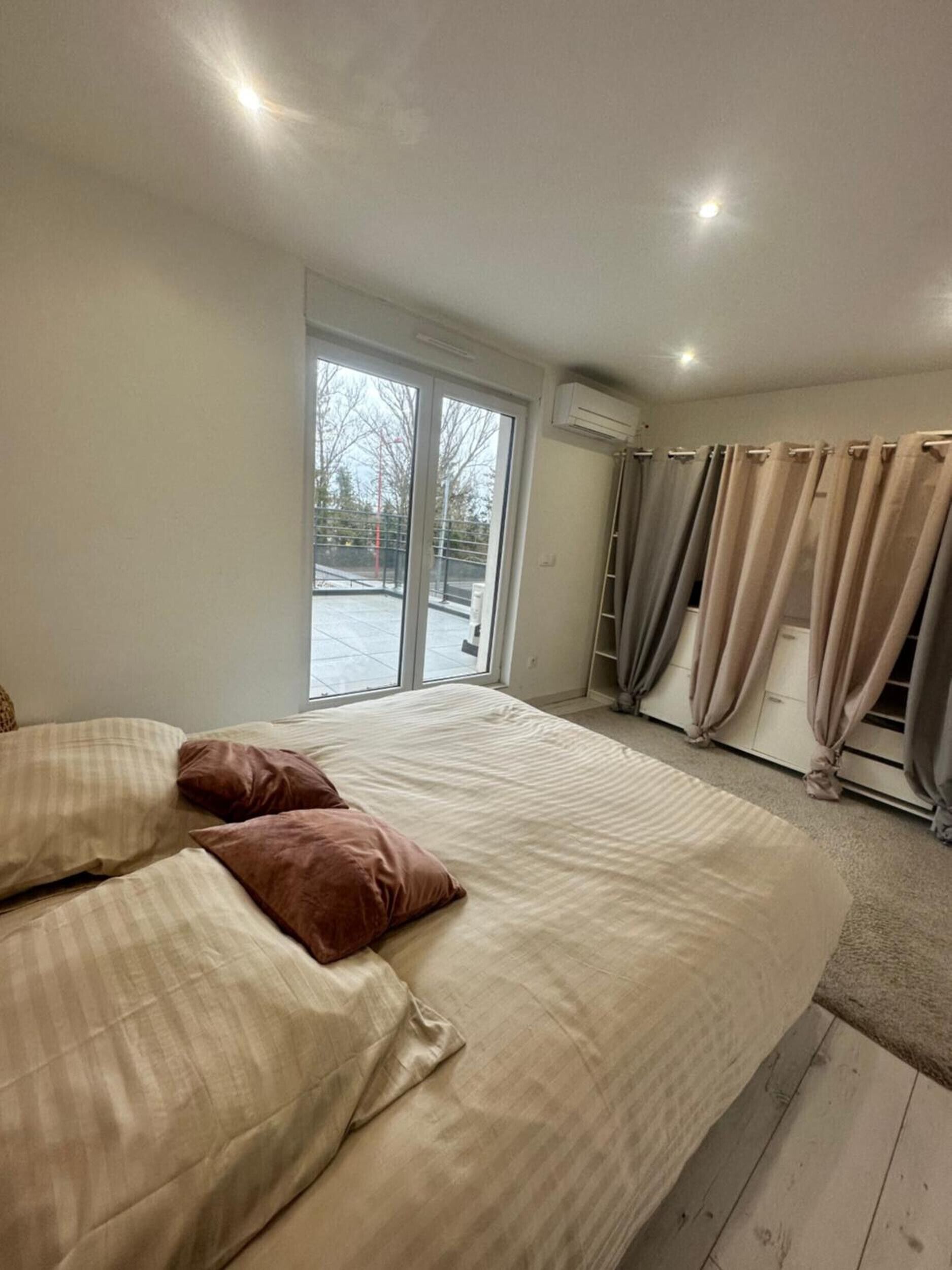 3 slaapkamers, een strijkplank/strijkijzer, wifi, beddengoed