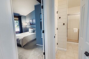 3 bedrooms, iron/ironing board, travel cot, WiFi