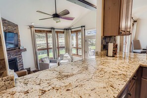 Interior - Ski/Golf Duplex-Pond Views, Base of Mtn, Close to Lifts (Copper Mountain)