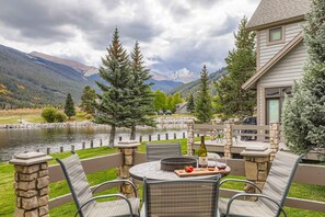 Outdoor dining - Ski/Golf Duplex-Pond Views, Base of Mtn, Close to Lifts (Copper Mountain)