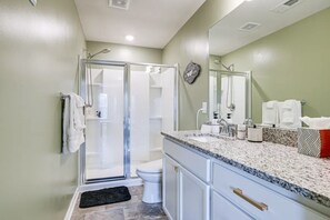 Shower, hair dryer, bidet, towels