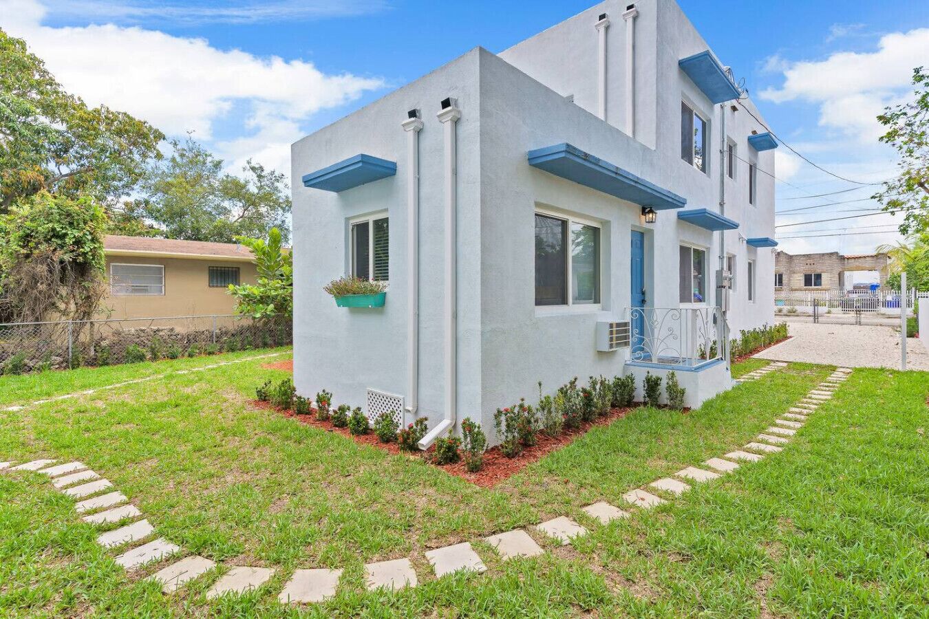 المنشأة من الخارج