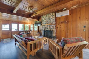 TV, fireplace, stereo