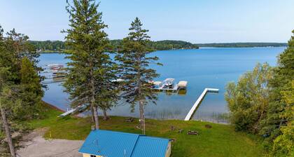 Pet Friendly Lake Cabin: Private Dock + Fire Pit!
