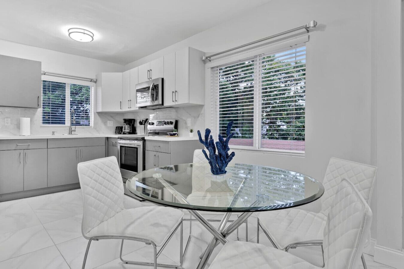 雪櫃、微波爐、焗爐、爐具