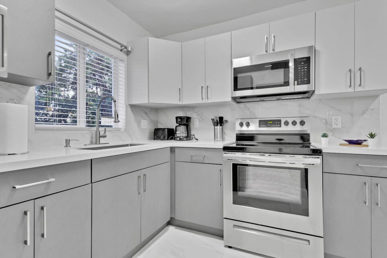 ثلاجة، ميكروويف، فرن، موقد طهي مسطح