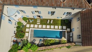 Outdoor pool, pool loungers - Clos Ceres (Viré)
