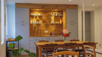 Grand-Haus, 4 Schlafzimmer, eigener Pool, Parkblick | Eigene Küche | Kühlschrank, Mikrowelle, Ofen, Herdplatte