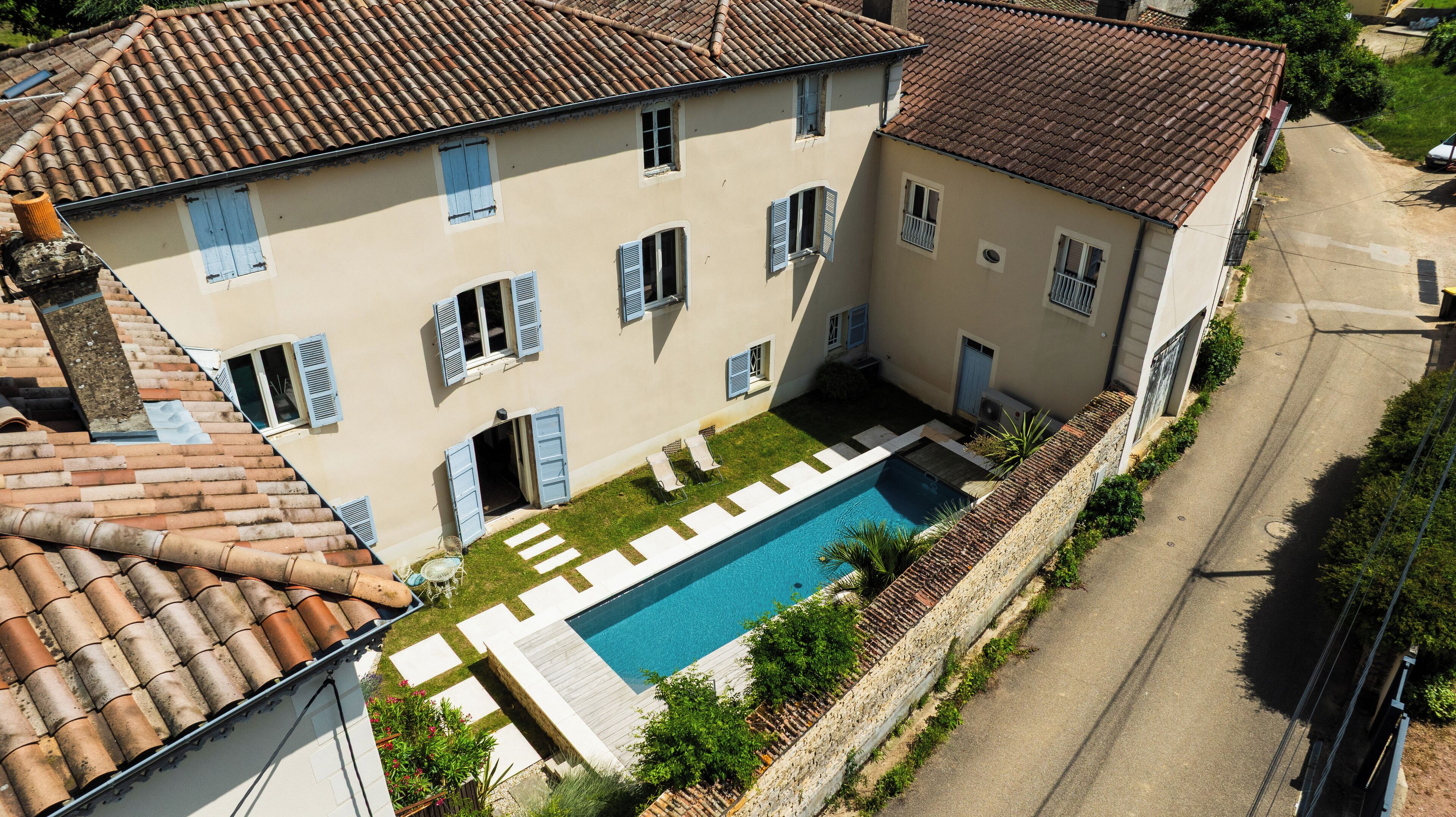 Outdoor pool, sun loungers