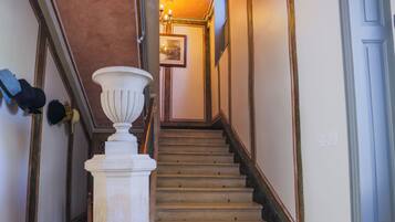 Grand House, 4 Bedrooms, Private Pool, Park View | Living area | Books