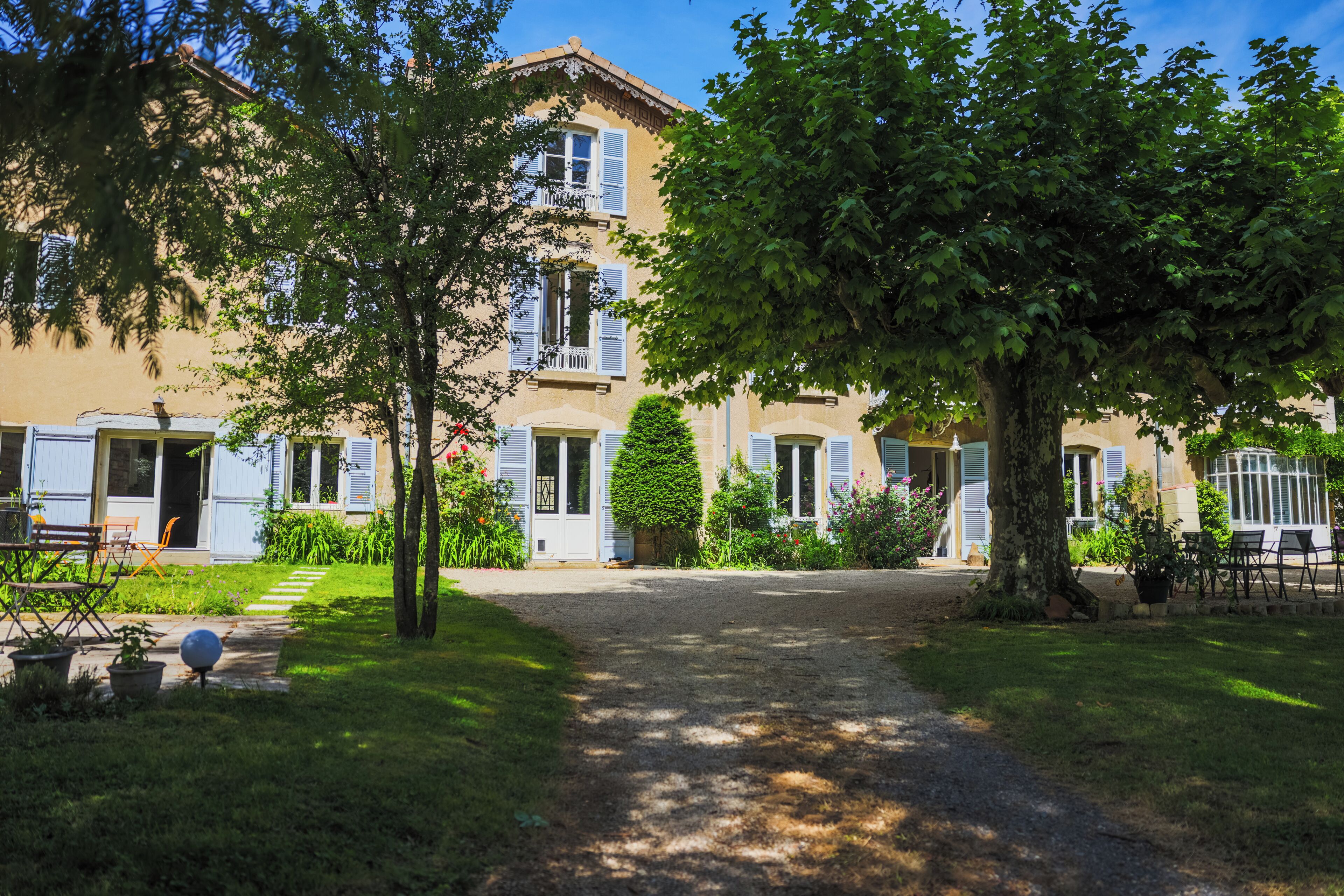 Grand House, 4 Bedrooms, Private Pool, Park View | Living area | Books
