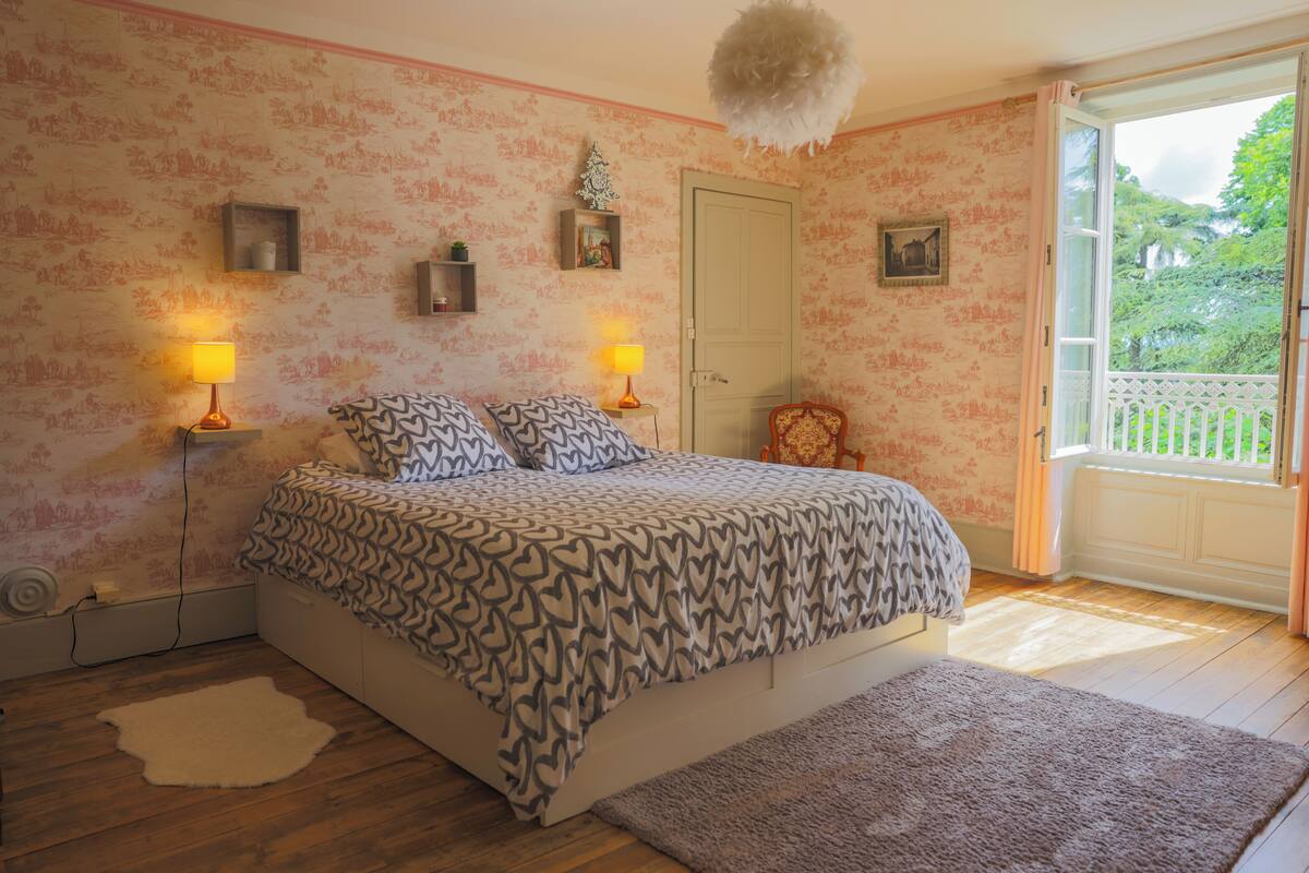 Romantic Room, 1 King Bed, Park View | Premium bedding, blackout drapes, soundproofing
