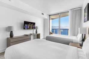 2 bedrooms, desk, iron/ironing board, WiFi - Ocean Luxe Pad | 6-Person Stay + Poolside (Hollywood)