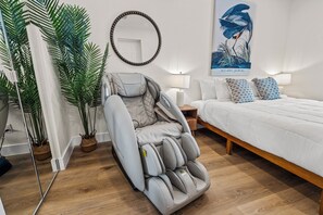 3 bedrooms, desk, iron/ironing board, travel crib