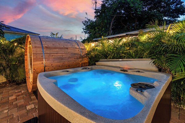 Outdoor spa tub