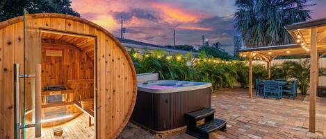 Tina de hidromasaje al aire libre