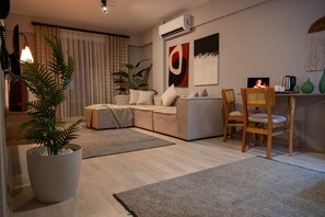 ファミリー スイート バルコニー シービュー | デスク、ノートパソコン用作業スペース、WiFi (無料)