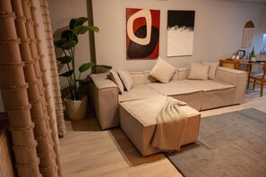 Skrivebord, arbejdsområde til bærbare computere, gratis Wi-Fi