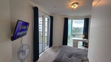 3 Schlafzimmer, BĂŒgeleisen/BĂŒgelbrett, Internetzugang, BettwĂ€sche